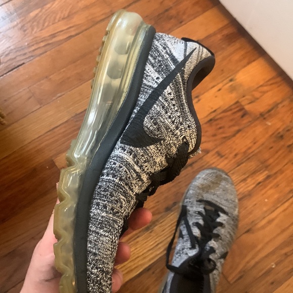 Nike Flyknit Max Grey and black sneakers - Picture 4 of 7